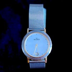 Gorgeous classic Skagen watch with silver mesh band